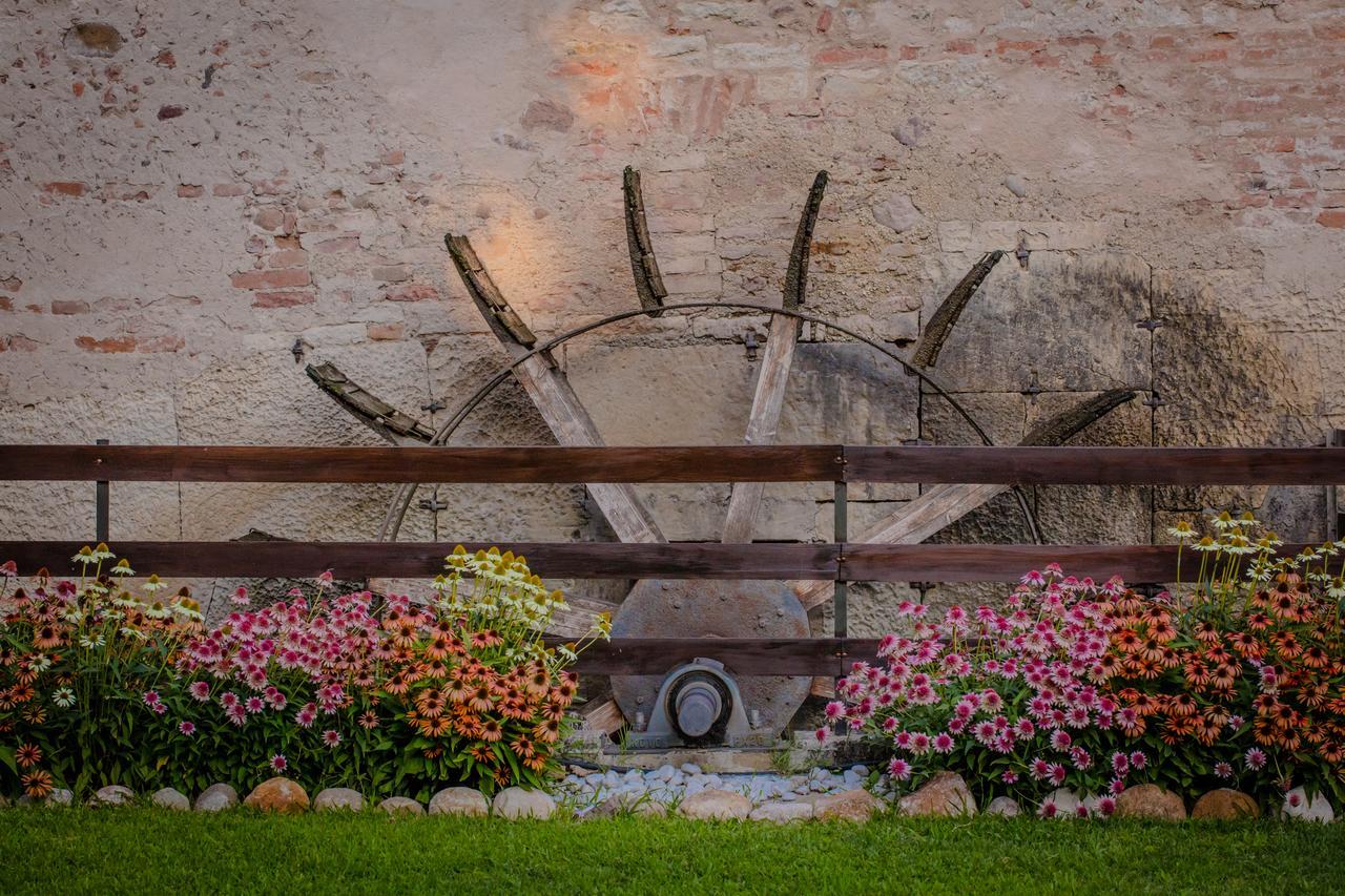 Agriturismo Villa Dei Mulini Volta Mantovana Bagian luar foto